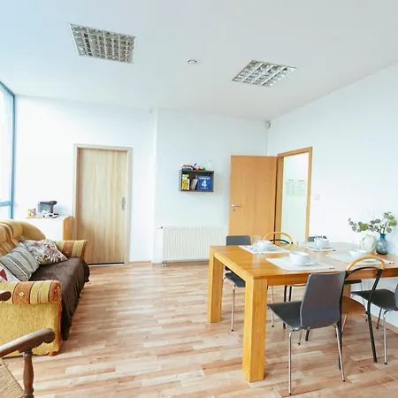 Metro Kabaty Hostel Varsó