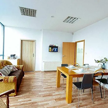Metro Kabaty Hostel Varsó