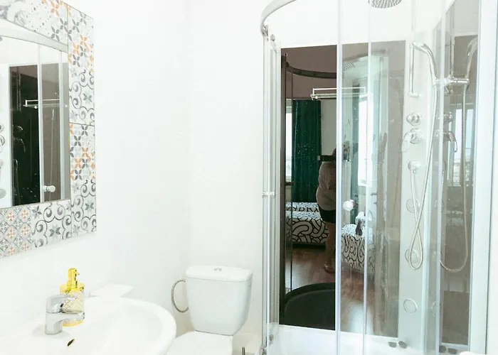 Metro Kabaty Hostel *