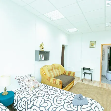 אכסניה Metro Kabaty